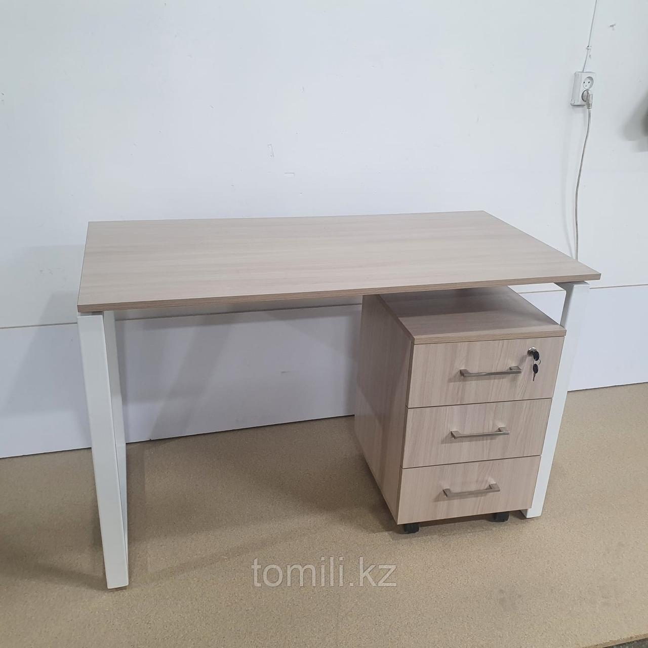 Комплект - офисный стол с тумбочкой