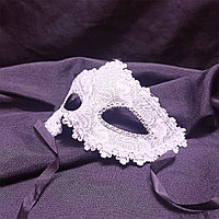 Венецианская карнавальная маска кружевная белая