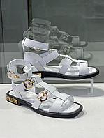 Кожаные женские сандалии белого цвета. Повседневная кожаная обувь лето 2024.
