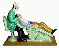 Статуэтка Мужчина у стоматолога, QT-061 OralPick