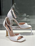 Классические женские босоножки белого цвета "Paoletti". Самая нужная обувь в женском гардеробе.