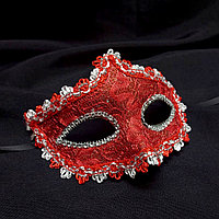 Венецианская карнавальная маска кружевная красная