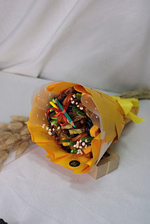 Букет из сухофруктов с карандашами для учителя