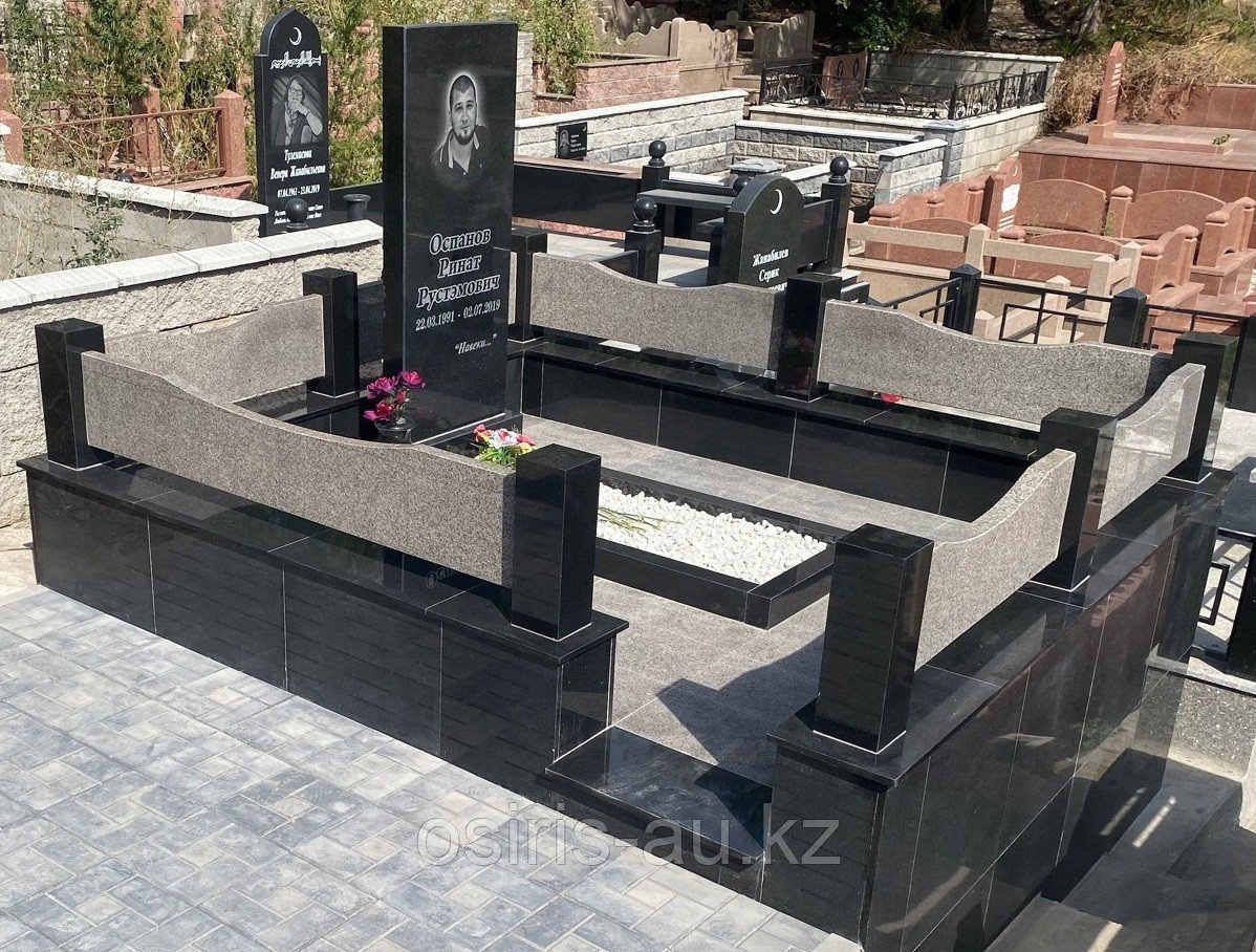 Мусульманские мемориальные комплексы из гранита