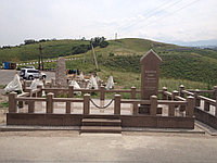 Мұсылмандық граниттен жасалған мемориалдық кешендер