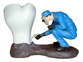 OralPick QT-069, Рабочий паяет зуб