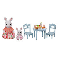 Sylvanian Families: Столик для завтрака мамы и малыша снежных кроликов