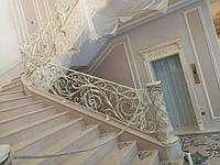 Лестницы с коваными перилами