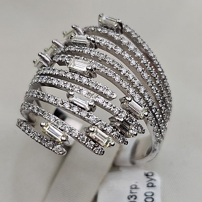 Золотое кольцо 585 проба, бриллианты 0,9Сt 4/4, багет 0,61Сt 3/4 18.5 р.