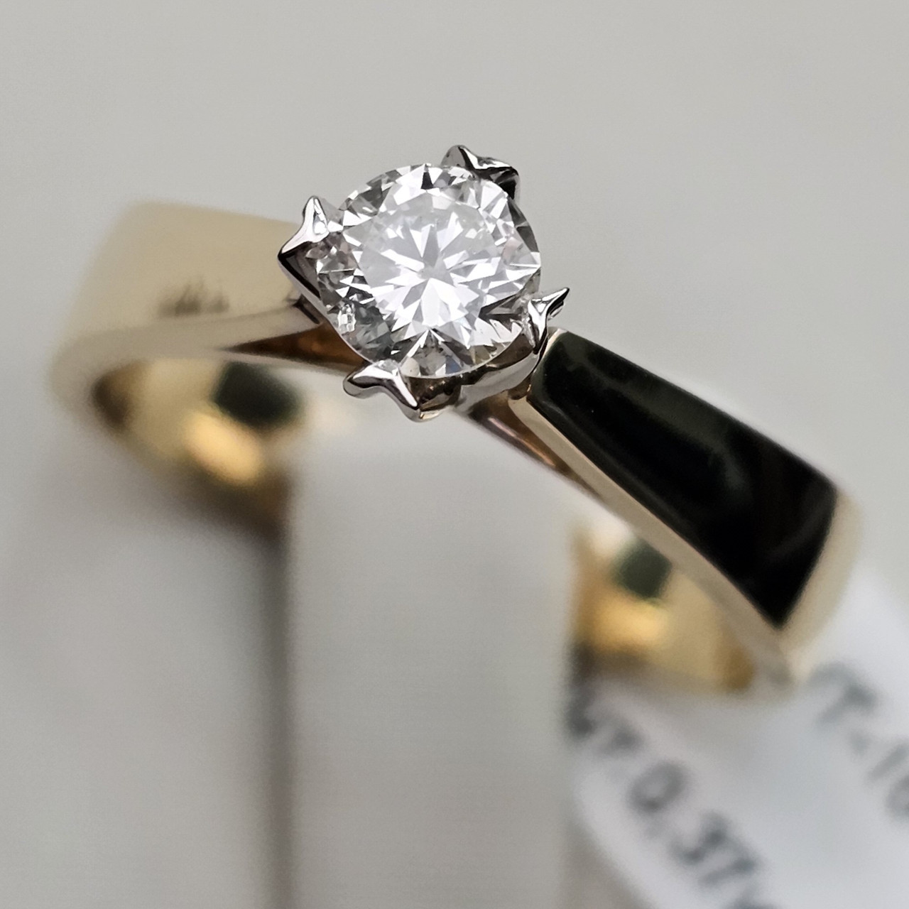 Золотое кольцо 585 проба, бриллианты 0.37кт. 5/6A 17,5р.