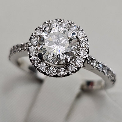 Золотое кольцо 750 проба, бриллианты 1,04Сt 3/8A 0.38Ct 4/4A 17.5 р.