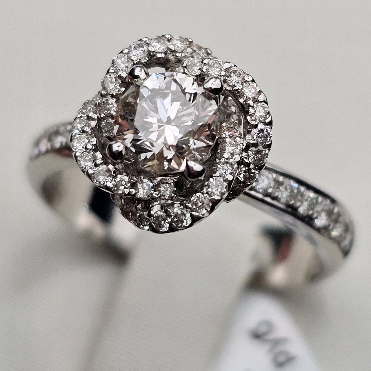 Золотое кольцо 750 проба, бриллианты 0.55кт. 5/7A 0.45кт. 3/4А 17,3р., фото 1