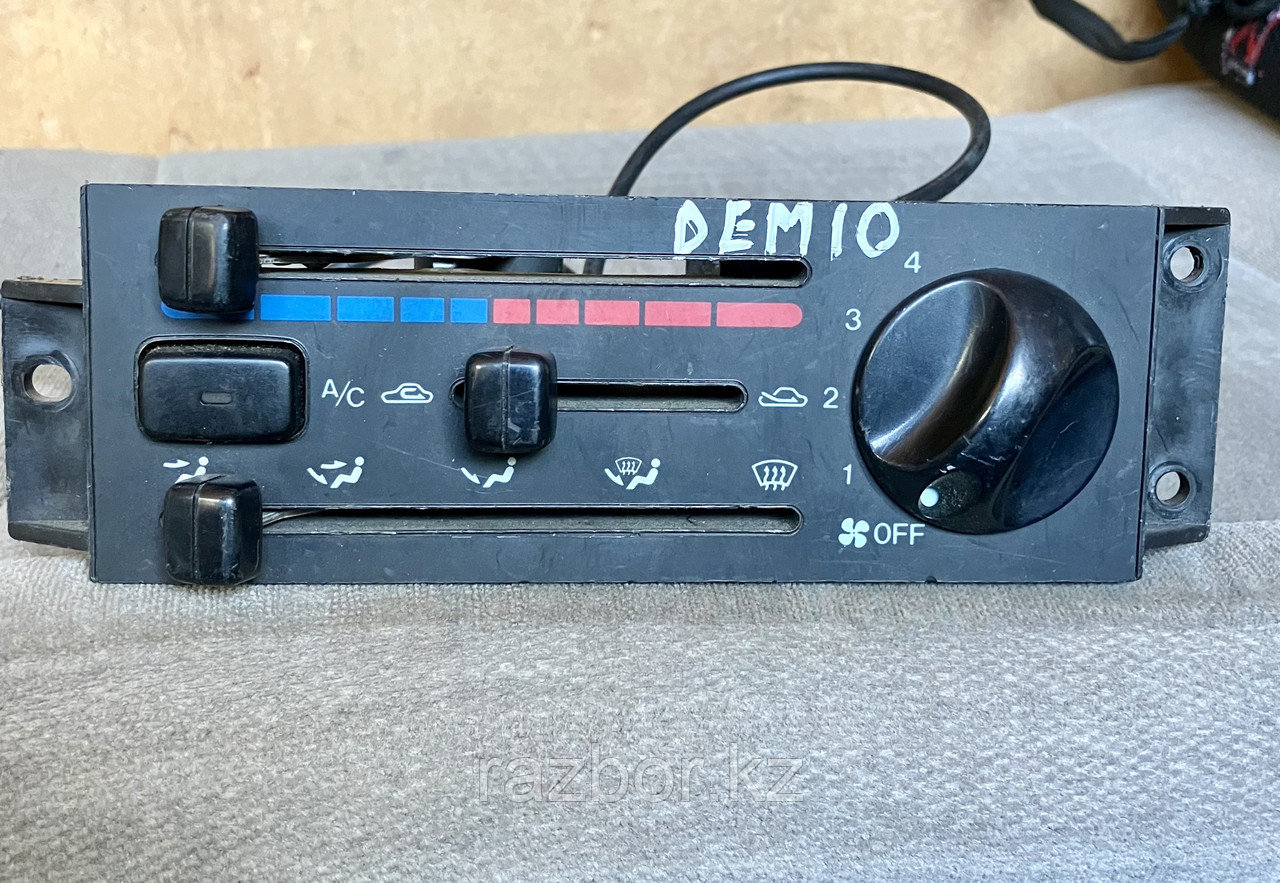 Блок управления климат контролем Mazda Demio 97-й год выпуска