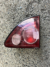 Фонарь в крышку багажника правый Toyota Harrier