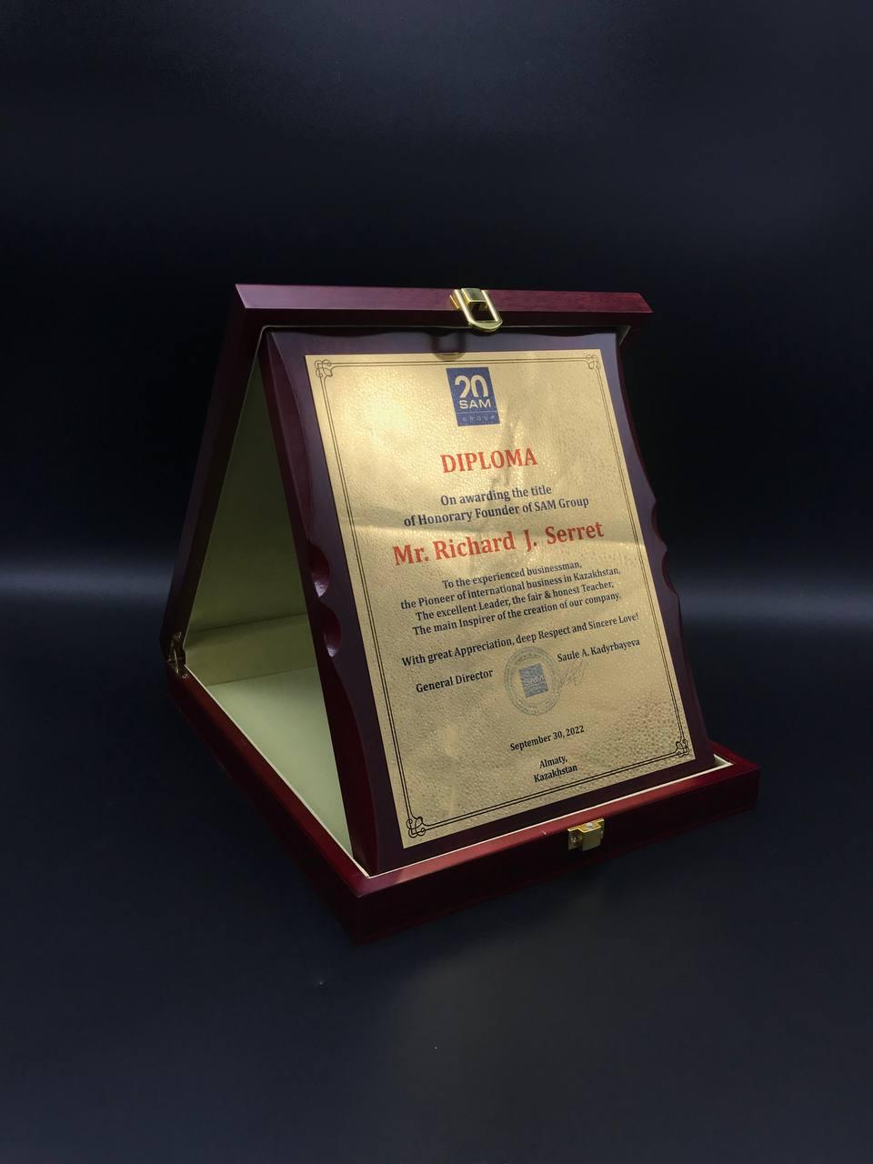 Плакетка в деревянной коробке купить в Алматы - Qaz Souvenir