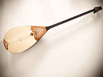 Домбра 48 с костяным орнаментом