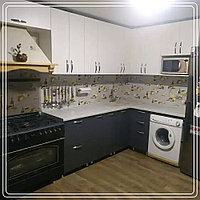 Угловая кухня. Черно-белая