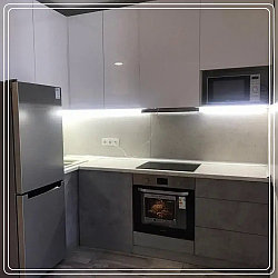 Серо-белая кухня