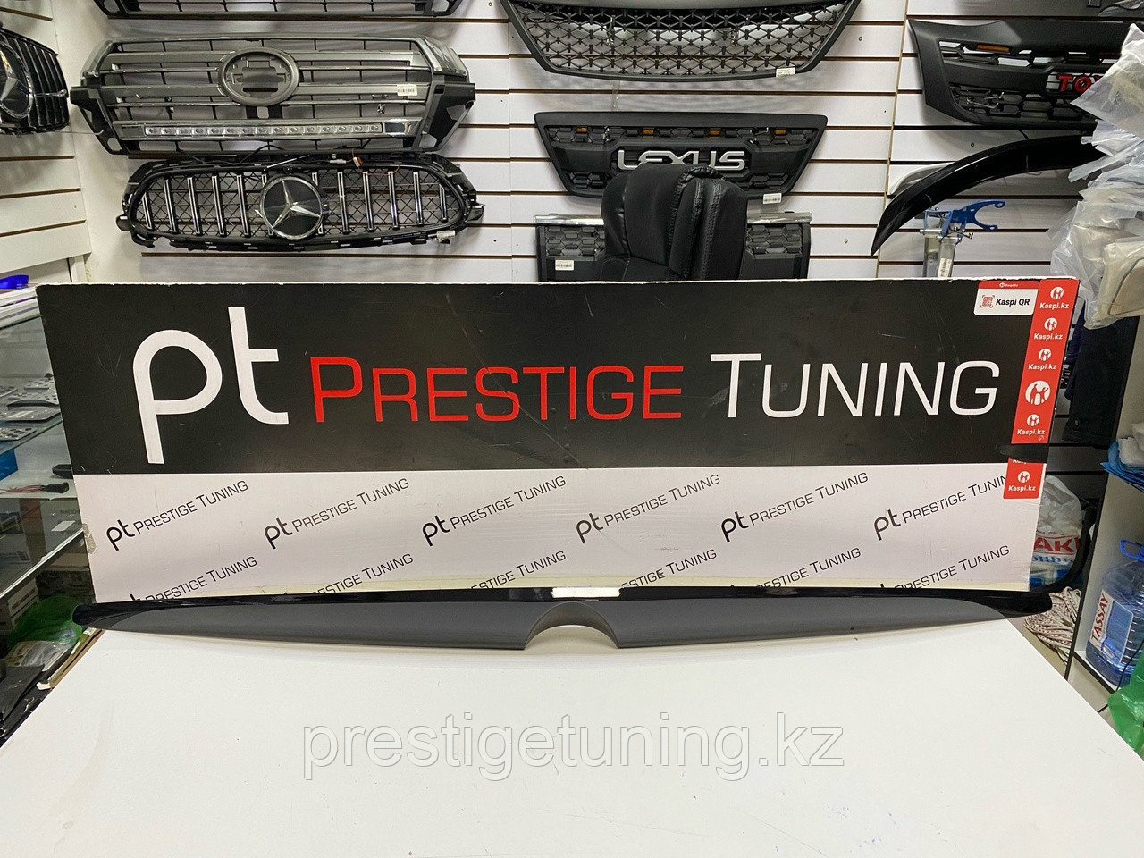 Спойлер под стекло на Land Cruiser Prado 120 2003-09 (Черный цвет)