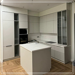 Угловая кухня с островом