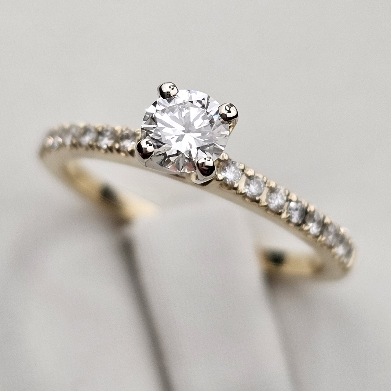 Золотое кольцо 18р с бриллиантами 0,3 Ct SI2/H VG, 0.13 VS2/H VG