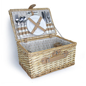 Корзина для пикника с набором посуды на 4 персоны