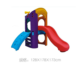 Пластиковая горка с лестницей