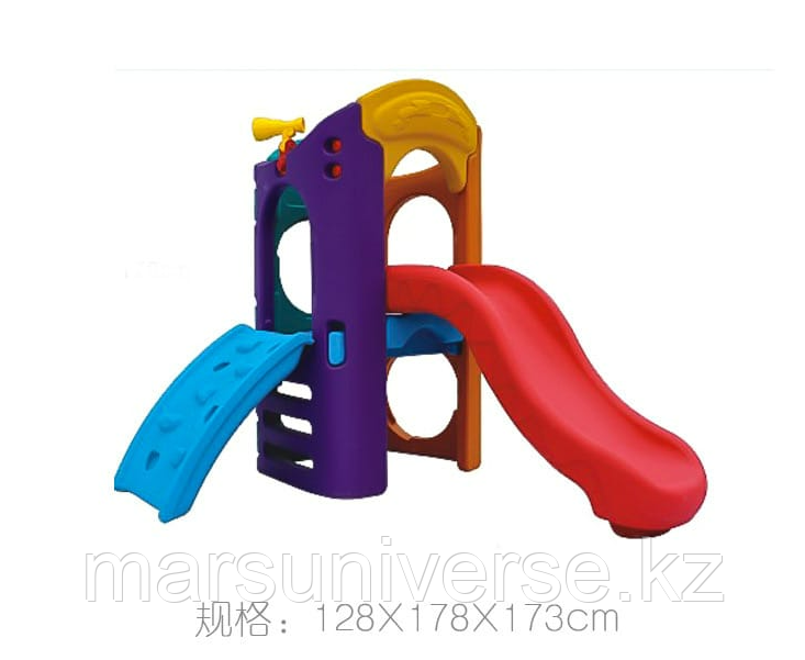 Пластиковая горка с лестницей