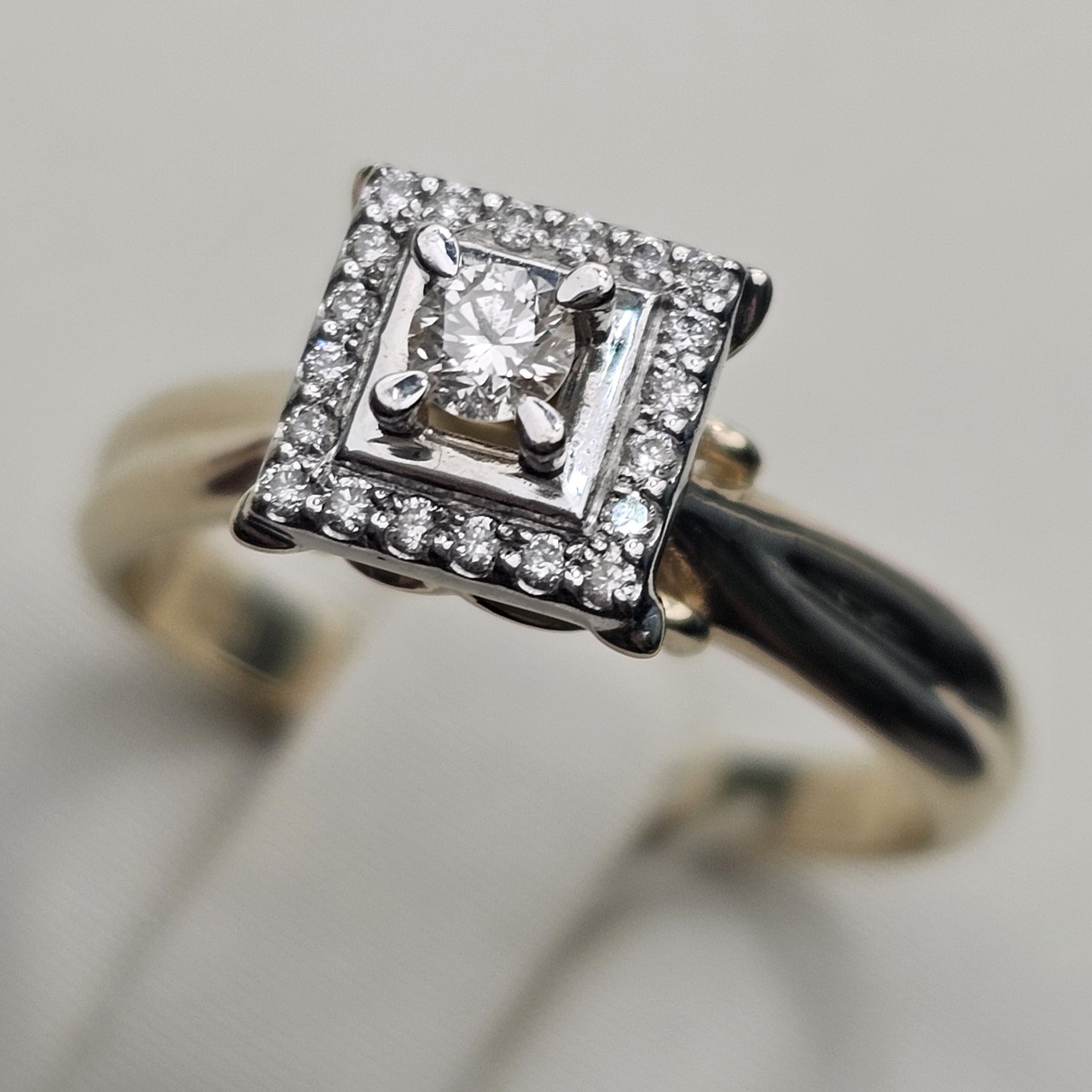 Золотое кольцо 17р с бриллиантом 0.08Сt 3/3 А ,0,1Ct 3/3 А