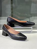 Женские кожаные туфли на низком каблуке. Удобная женская обувь.