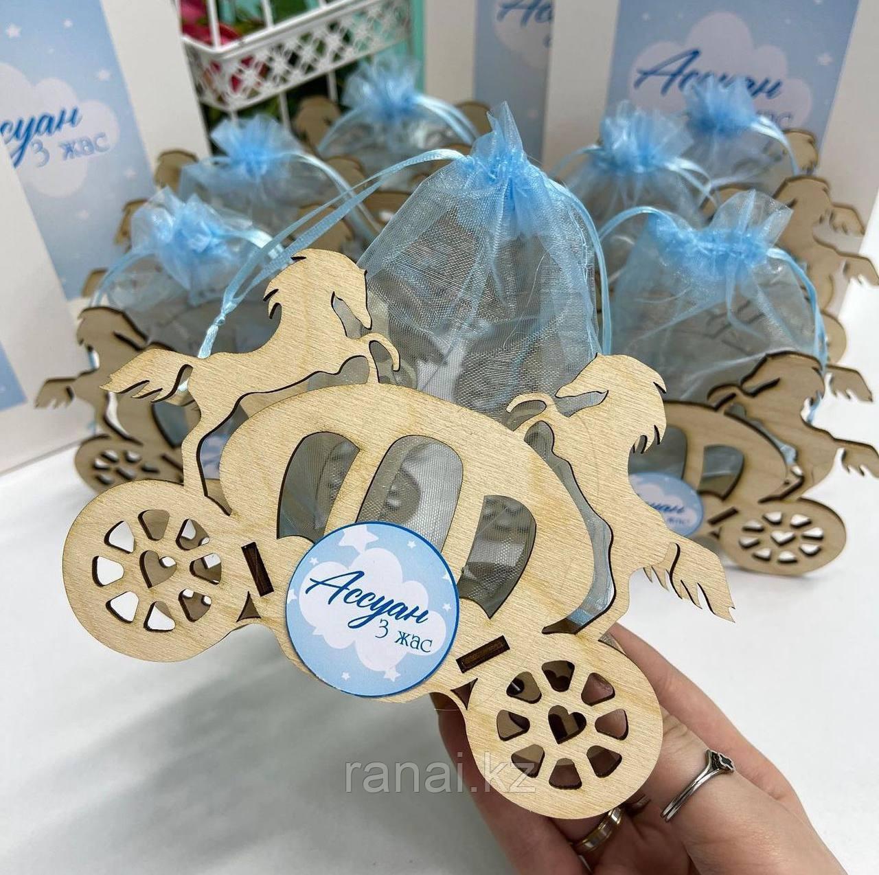 Бонбоньерка "Карета деревянная"