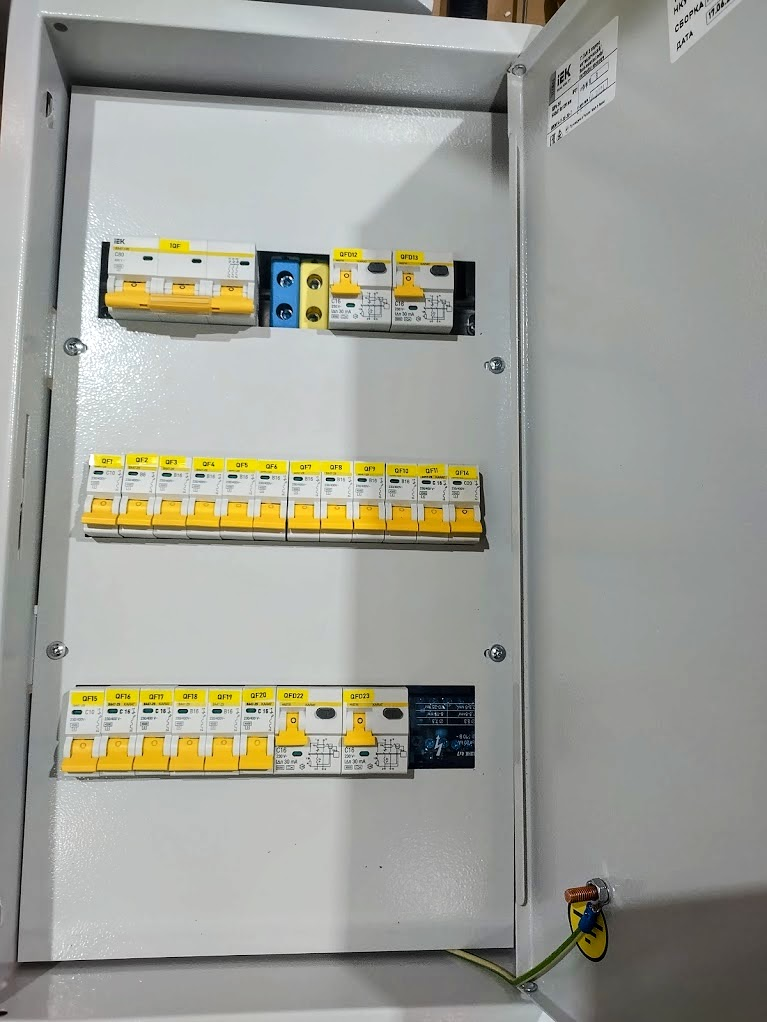 Пункт распределительный ЩР1536-201400-НКД 16А 4.5кА 400/230В (дист.упр.) IP54 IEK (ЩО-0.2), фото 1