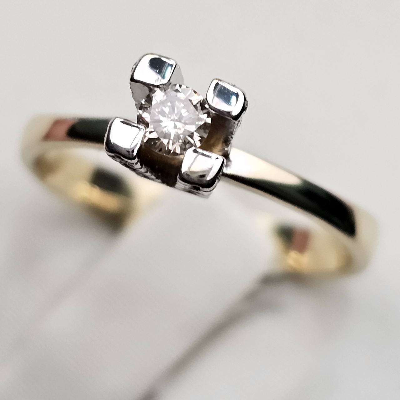 Золотое кольцо 17р с бриллиантами 0.15Ct 5/7 А, 0,07 кт 5/5 А - фото 1 - id-p118608346