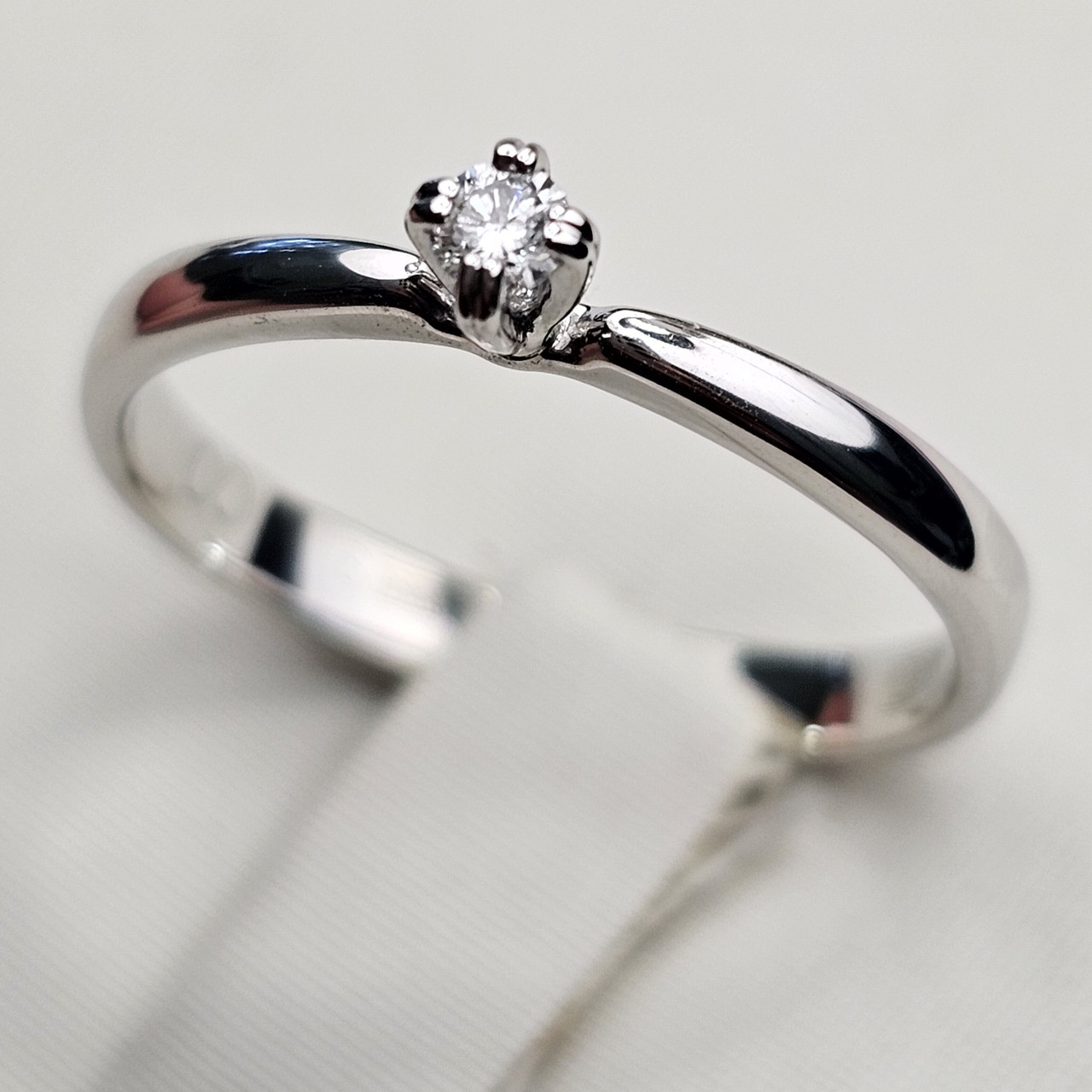 Золотое кольцо 17р с бриллиантами 0.07Ct 2/3 А