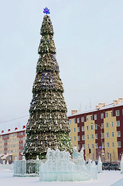 Уличные сегментные елки
