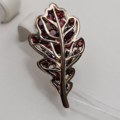 Золотая брошь Гранат 585 к/з проба 3,82гр