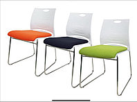 Стул пластиковый на полозьях