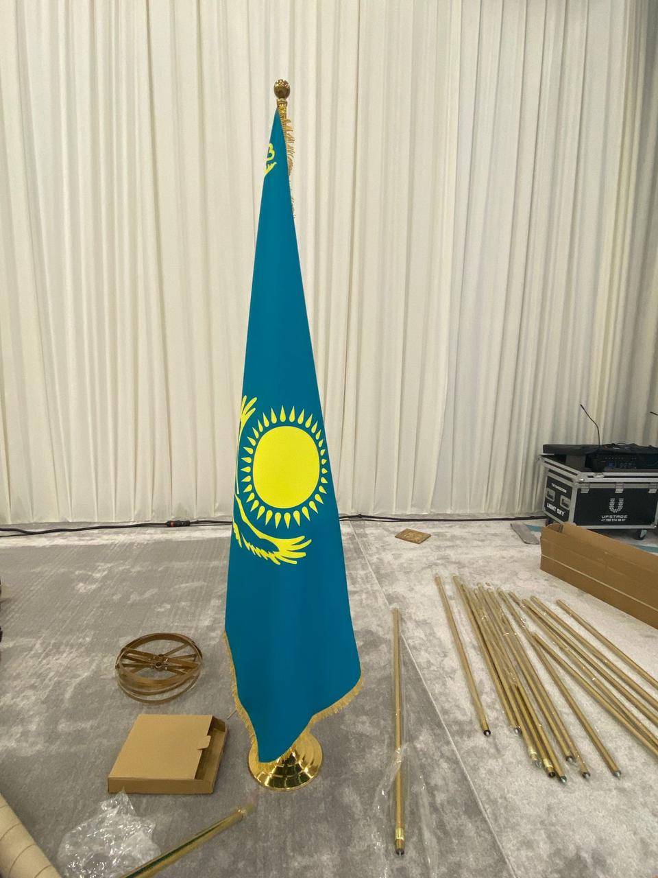 Флаг РК атлас и габардин с бахромой, 1х2 м - фото 1 - id-p119276502