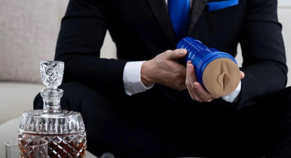 Жыныстық қатынаста жалаңаш адам