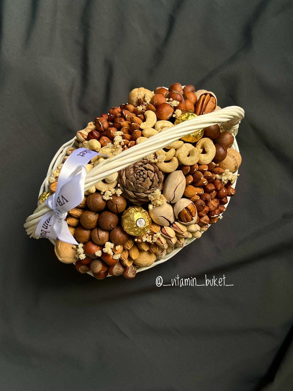 Корзина из орехов 25 см