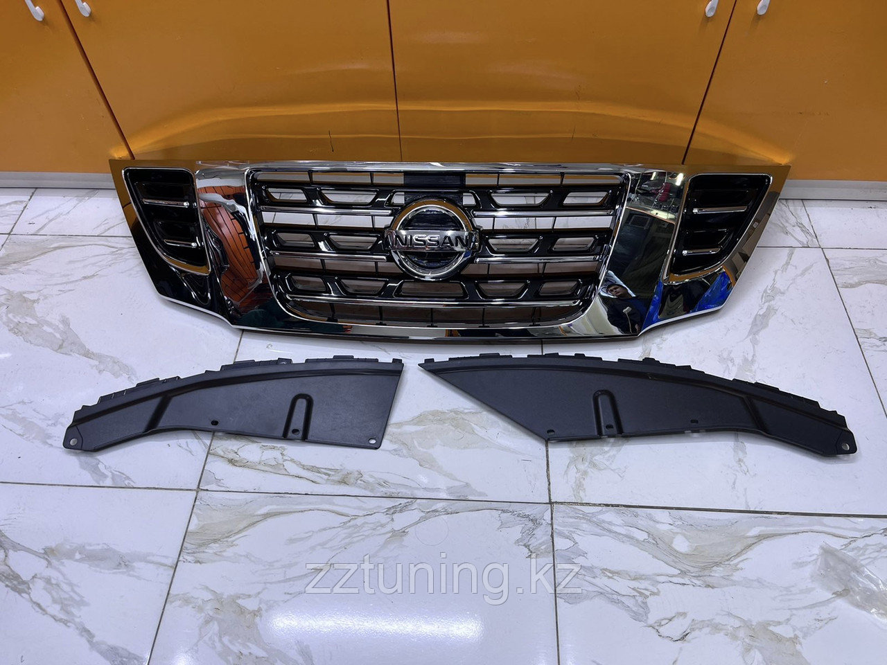 Решетка радиатора Nissan Patrol Y62, фото 1