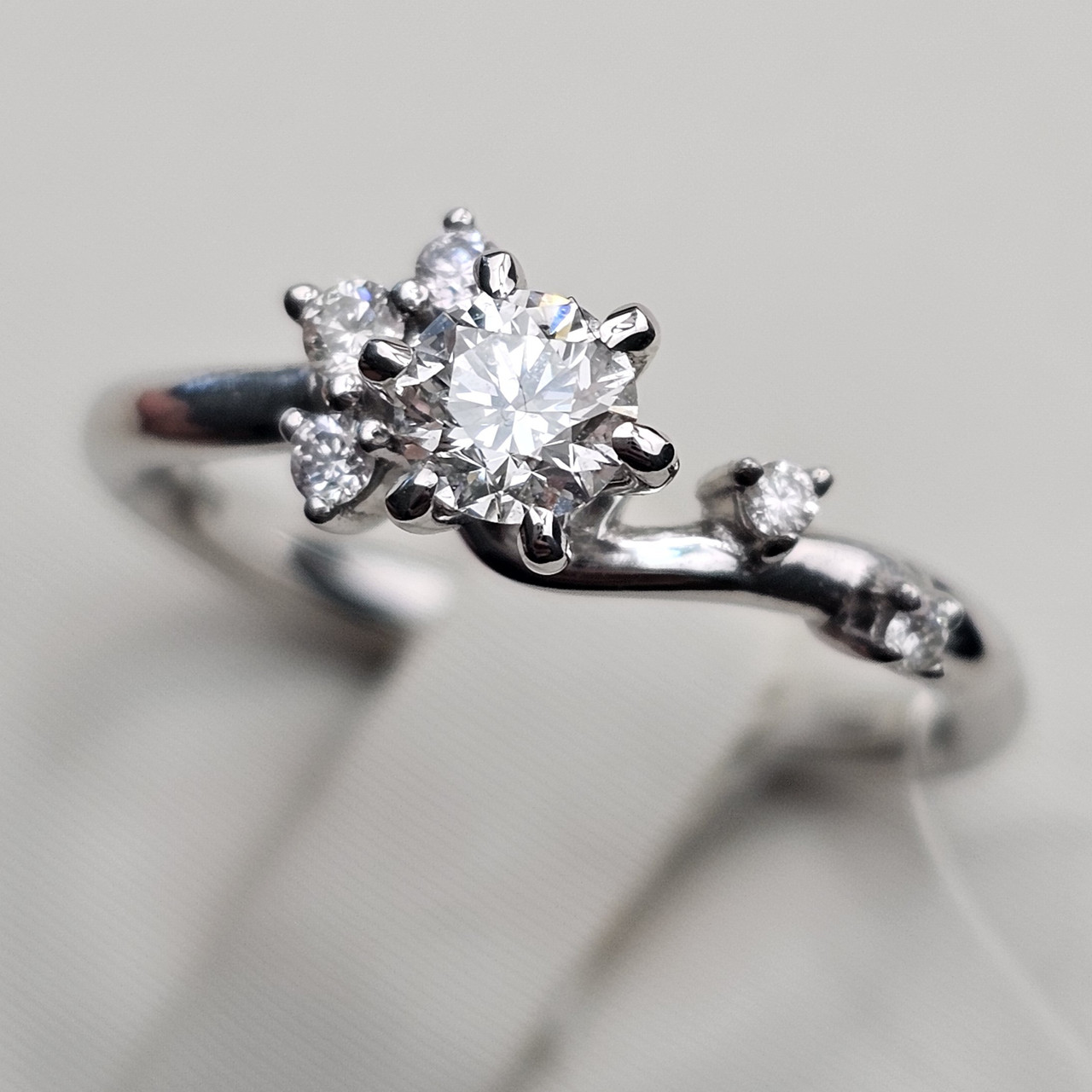 Золотое кольцо IGI 16,5р с бриллиантами 0,31Ct SI2/H VG, 5бр 0,09Сt VS1/H VG - Cut, фото 1