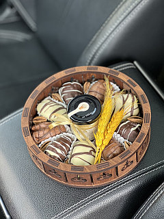 Юрта с финиками в шоколаде и крем-медом