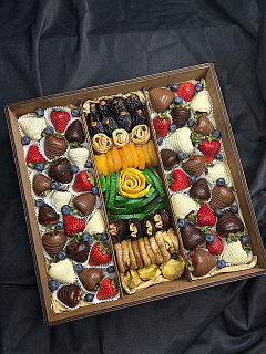 Подарочный набор Lux с клубникой в шоколаде