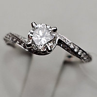 Золотое кольцо IGI 16,5р 750 пр. с бриллиантами 0,61Ct VS2/J G, 64бр 0,39Сt VS1/I VG