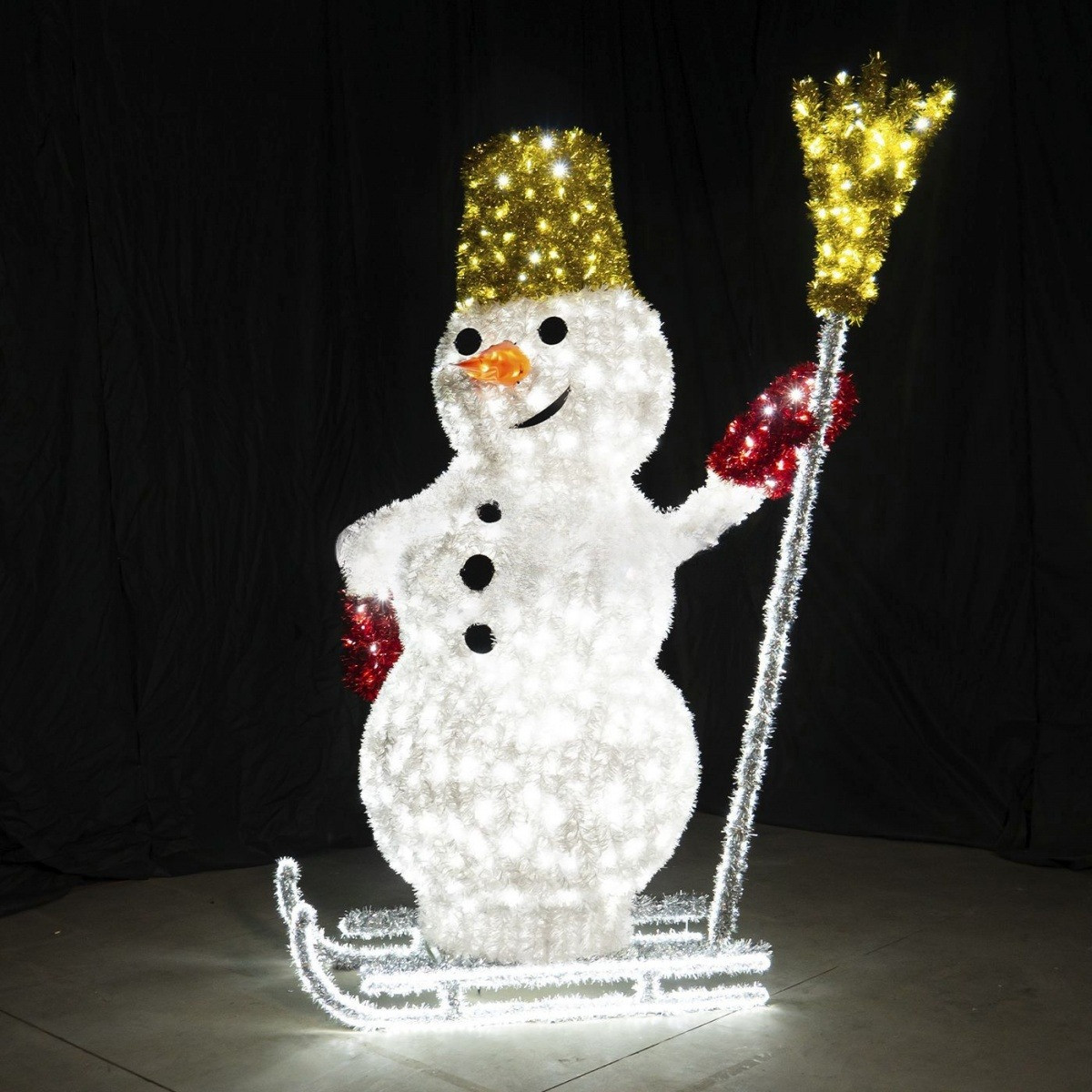 Световая уличная фигура «Снеговик на санках»