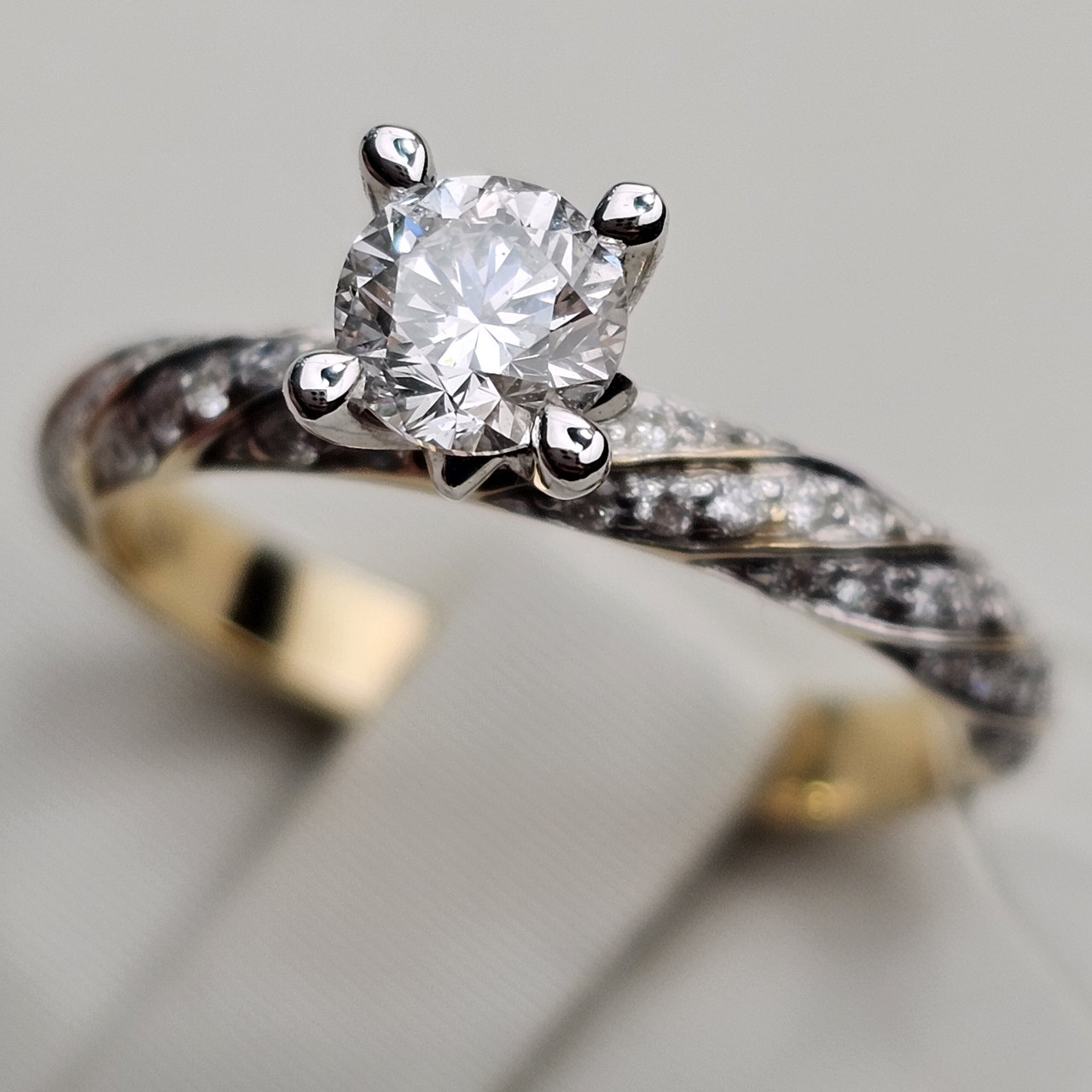 Золотое кольцо 17р с бриллиантом 0,51Сt SI1/G VG (56бр мал.) 0,32Ct VS1/G VG