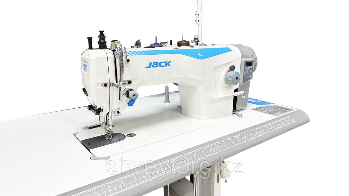 Шұлық киген үлкен әйелдердің ағынға түсіп жатқан видеосы