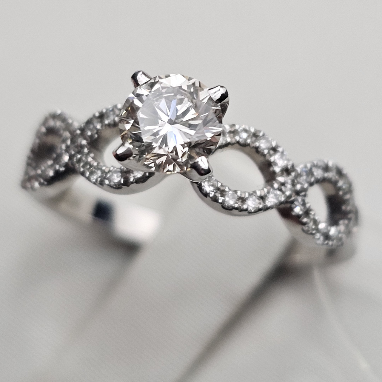 Золотое кольцо IGI 17р с бриллиантомI 0.67Ct VVS1/L, G-Cut, фото 1