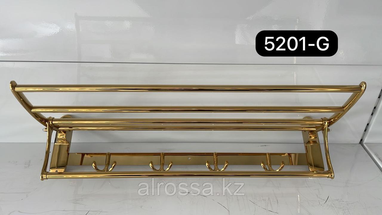Полка металлическая настенная с крючками P5201 Золото